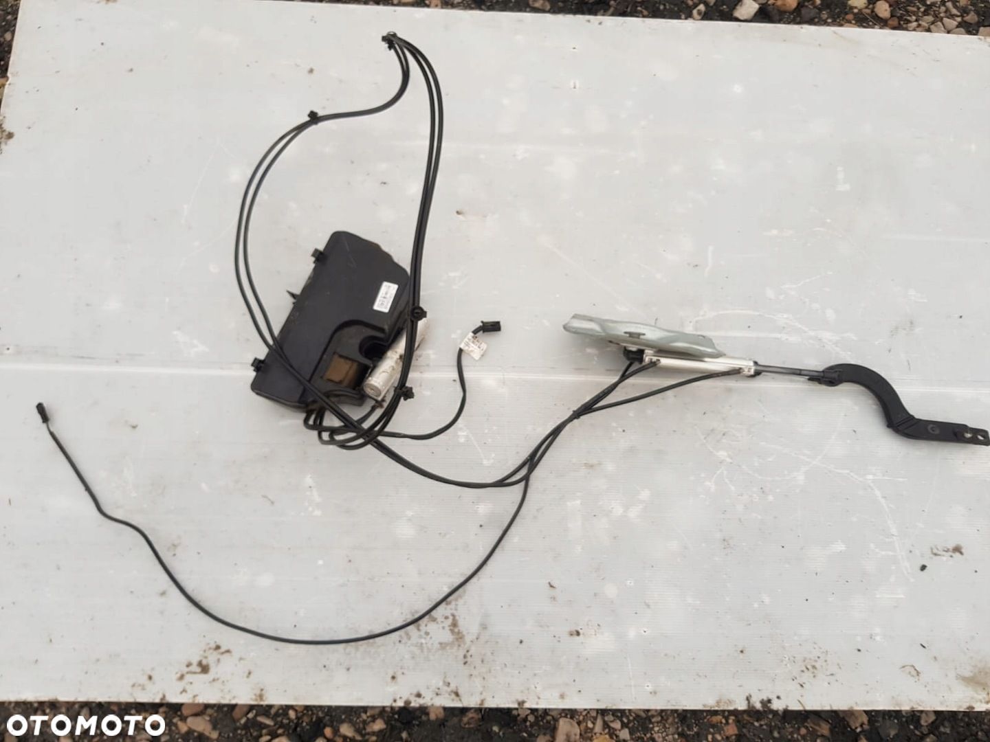 MERCEDES W 164 SIŁOWNIK POMPA KLAPY TYŁ A2518000097 - 1