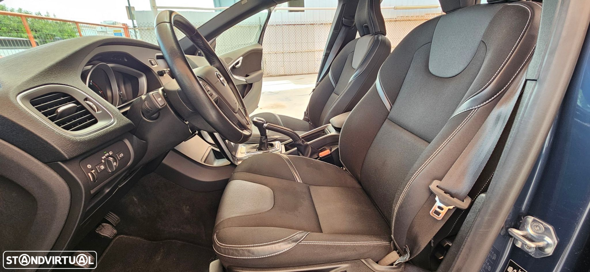 Volvo V40 2.0 D3 Momentum - 14