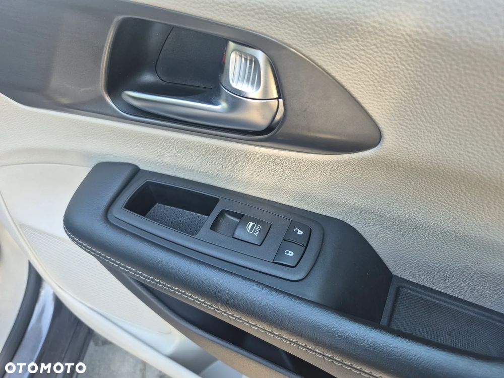 Chrysler Pacifica - 19