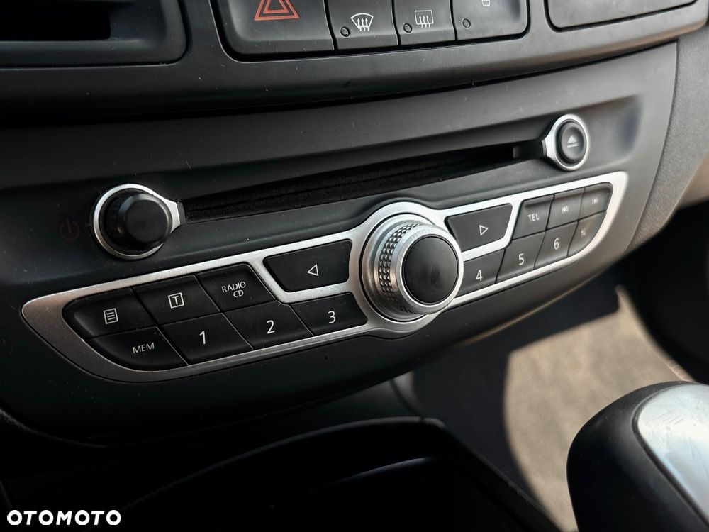 Renault Laguna 2.0 dCi Initiale - 19