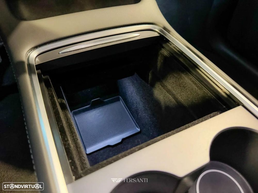Tesla Model Y Long Range Dual Motor AWD - 11
