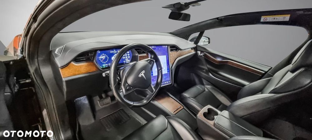 Tesla Model X - 24