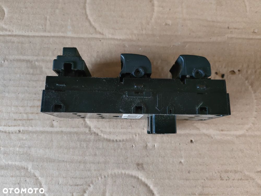 KIA VENGA 09- PANEL STEROWANIA SZYBAMI 93570-1P0421 - 3
