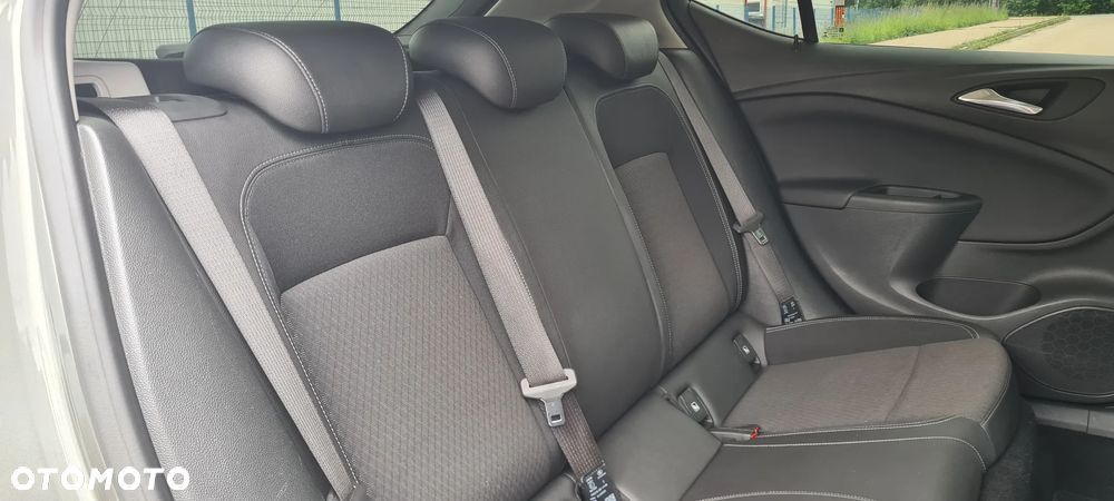 Opel Astra 1.4 T Dynamic S&S - 19