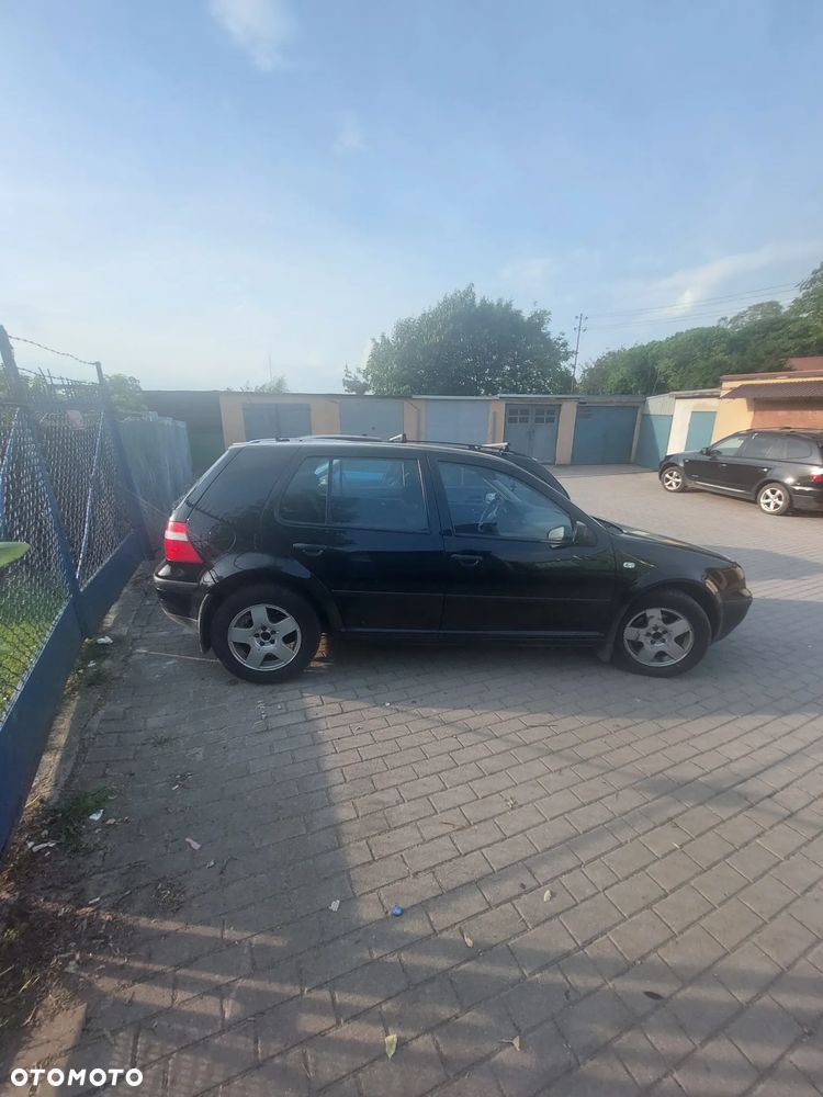 Volkswagen Golf - 6