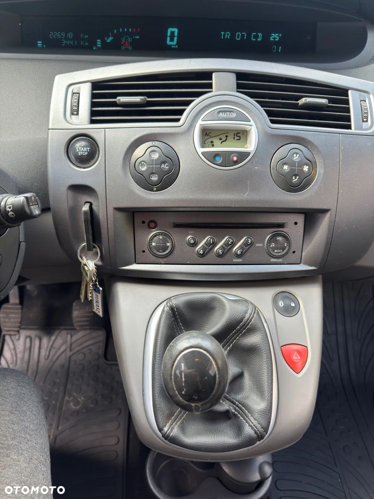 Renault Scenic 1.6 16V Dynamique - 11