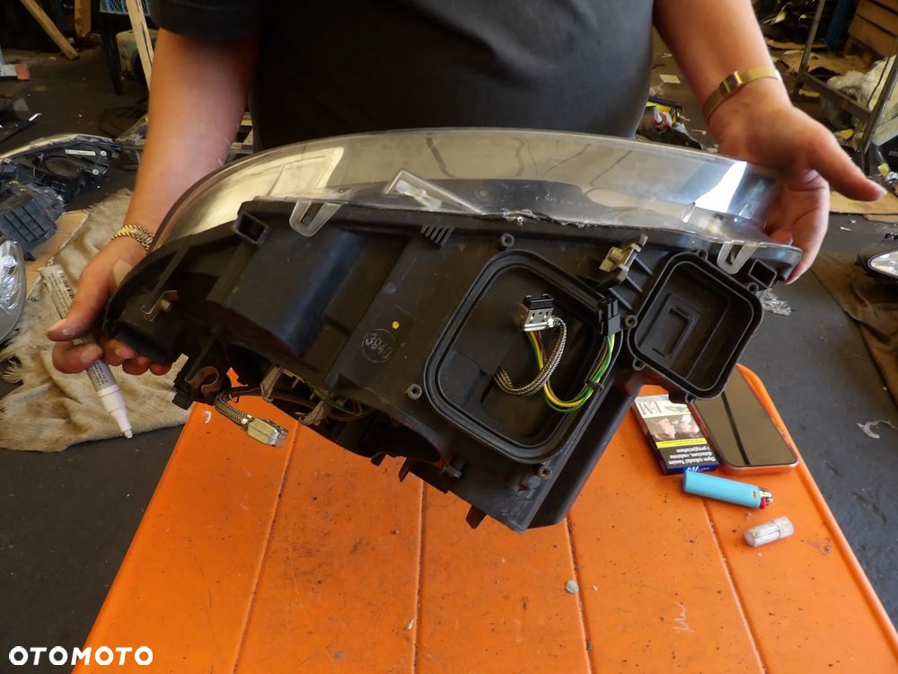 BMW - E92 - PRZED LIFT - XENON - URWANE UCHO - PRAWA LAMPA PRZEDNIA - UK - 7162130 - 6