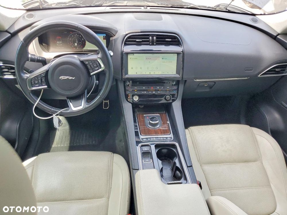 Jaguar F-Pace 2.0 i4P AWD Prestige - 9