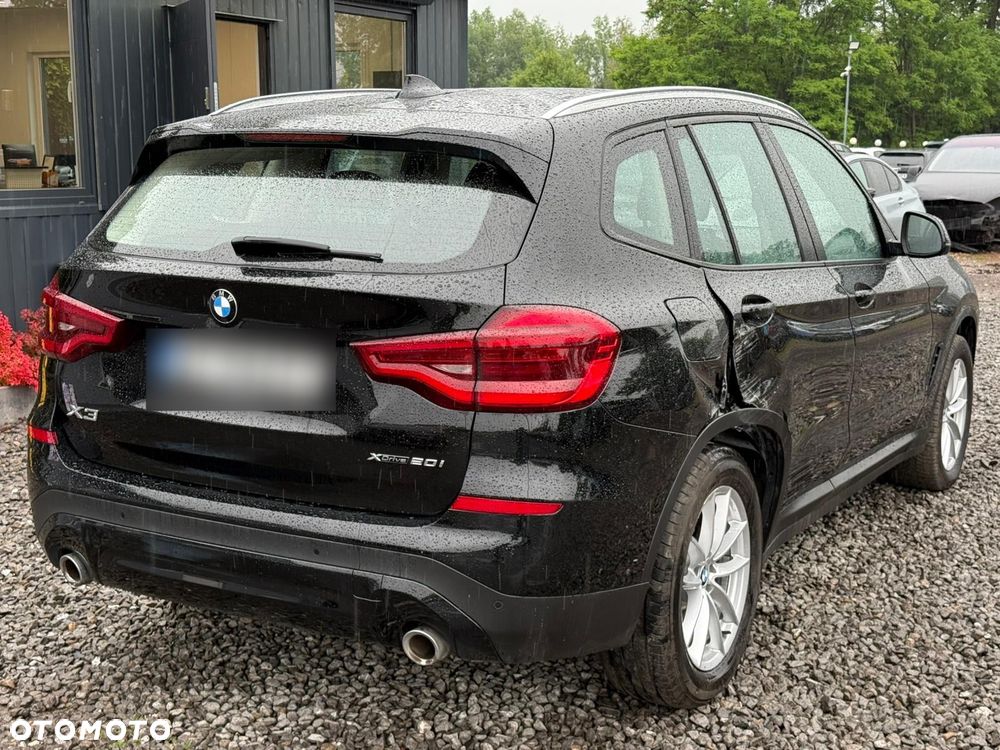 BMW X3 xDrive20i Advantage - 11