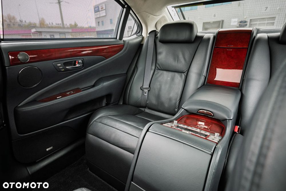 Lexus LS - 41