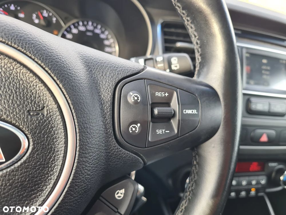 Kia Carens 1.7 CRDi 115 Dream-Team Edition - 11