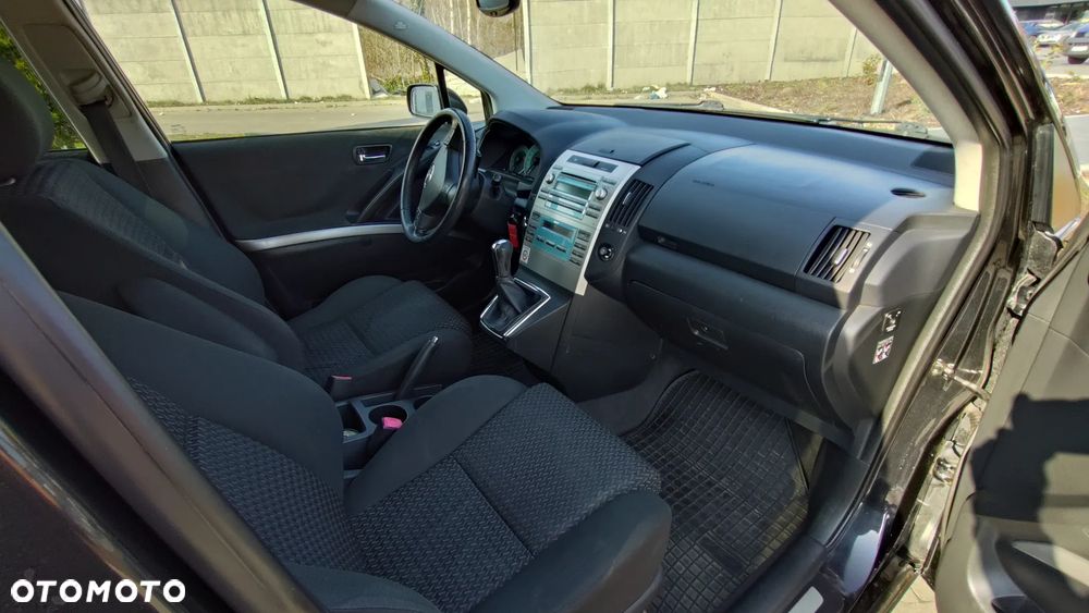Toyota Corolla Verso - 8