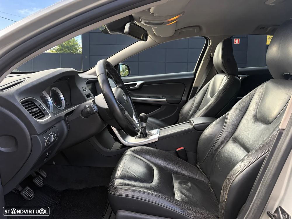 Volvo V60 DRIVe Momentum - 14