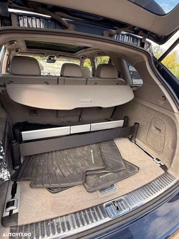Porsche Cayenne 3.0 L V6 - 24