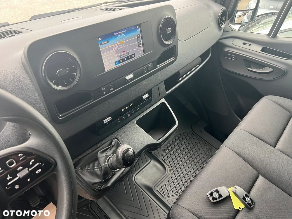 Mercedes-Benz Sprinter - 28