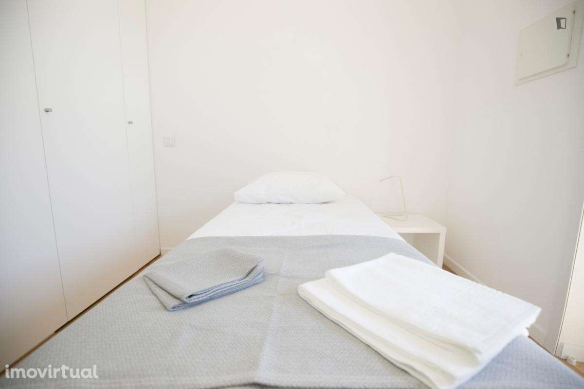 Quarto - localizado em Carcavelos Lisbon - Grande imagem: 4/51