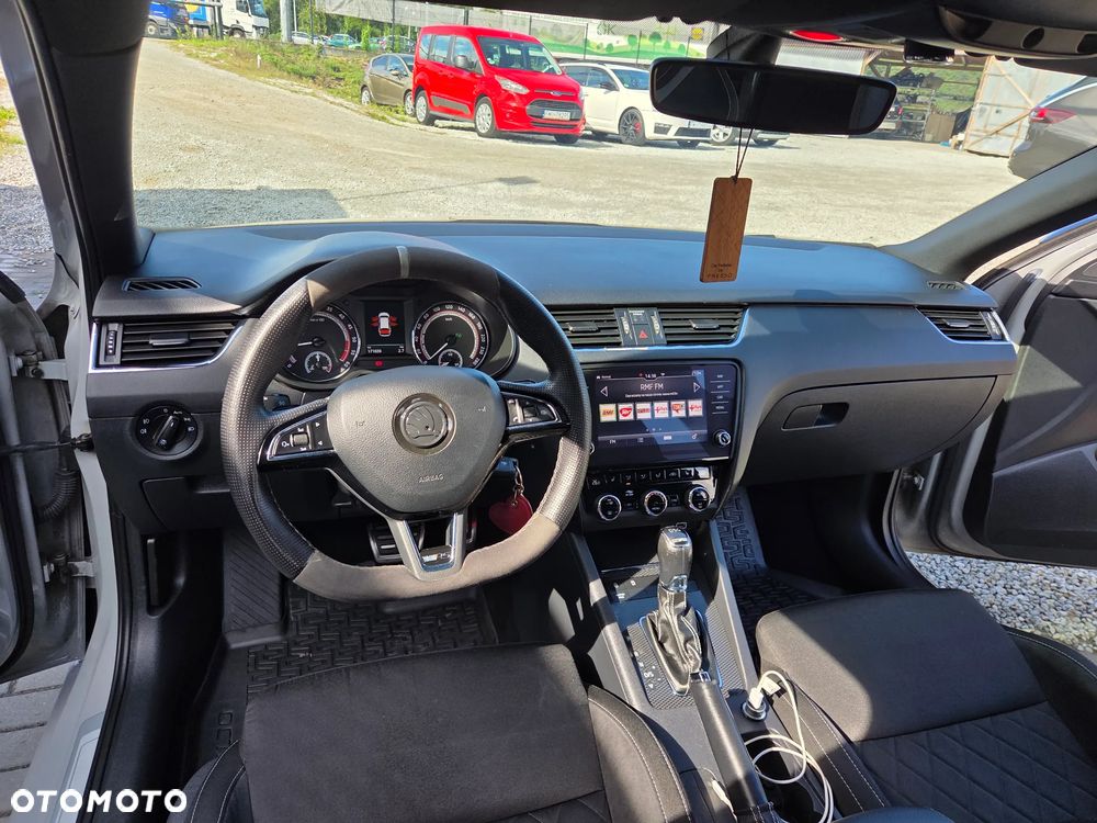 Skoda Octavia 2.0 TDI DSG RS - 17