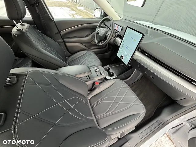 Ford Mustang Mach-E - 25