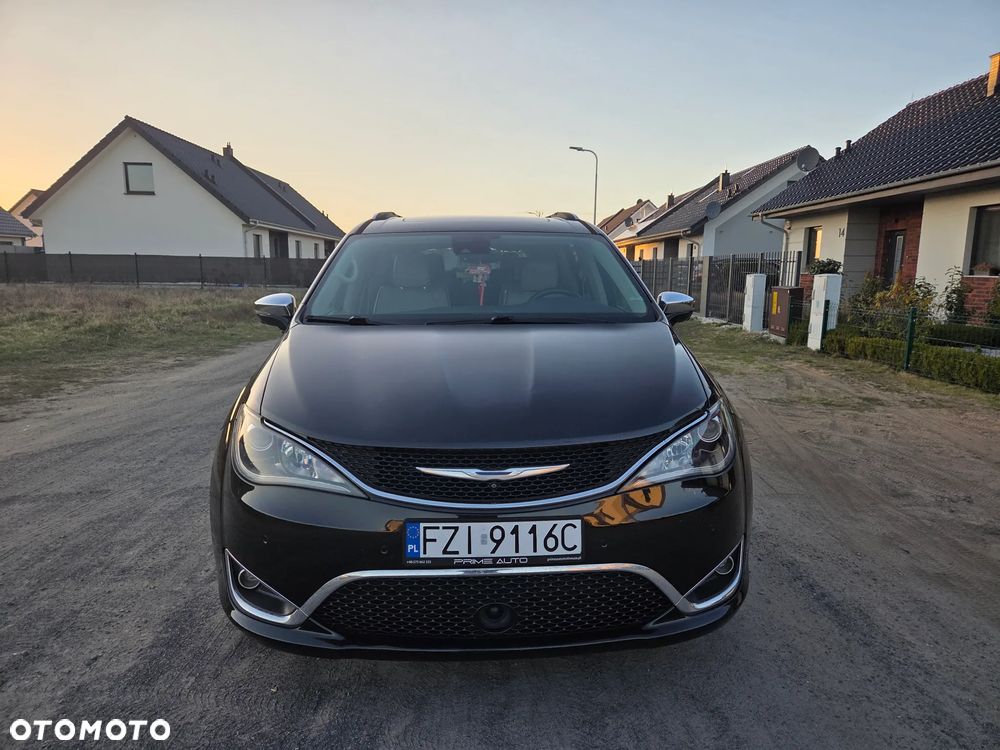 Chrysler Pacifica - 1