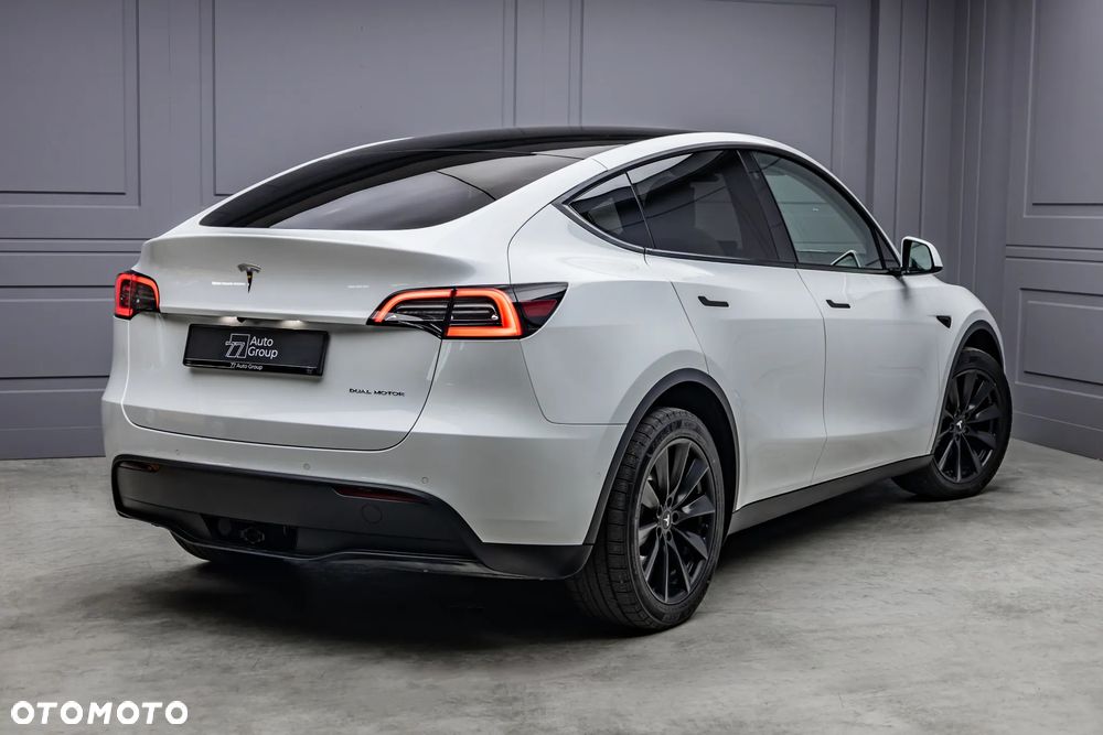 Tesla Model Y - 3