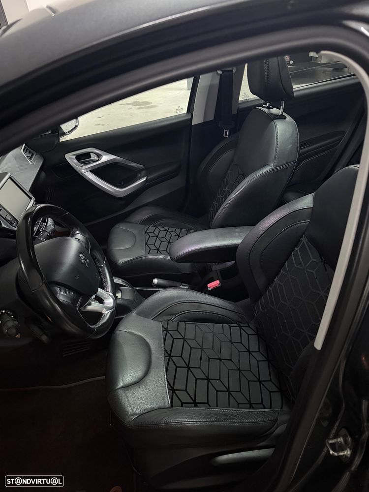 Peugeot 208 - 16
