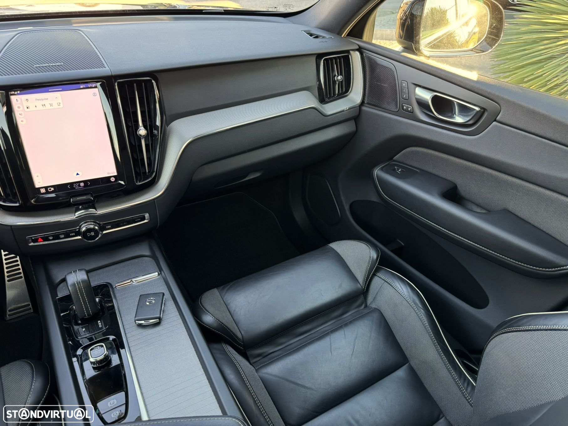 Volvo XC 60 2.0 T6 PHEV R-Design AWD - 29