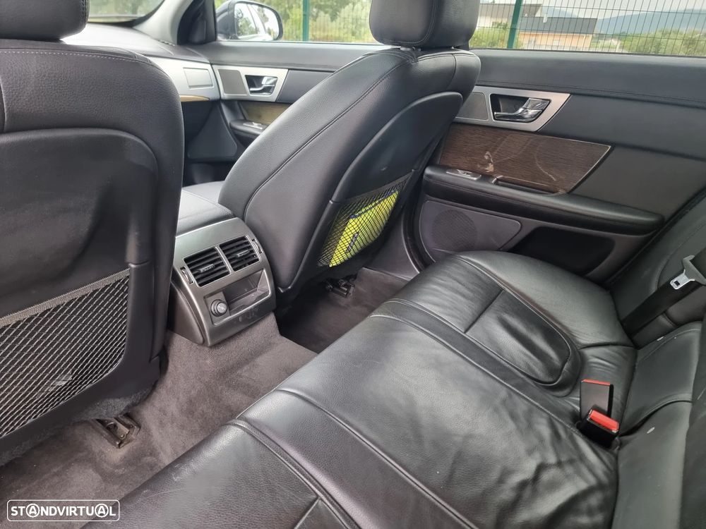 Jaguar XF Sportbrake 2.2 D Premium Luxury - 8