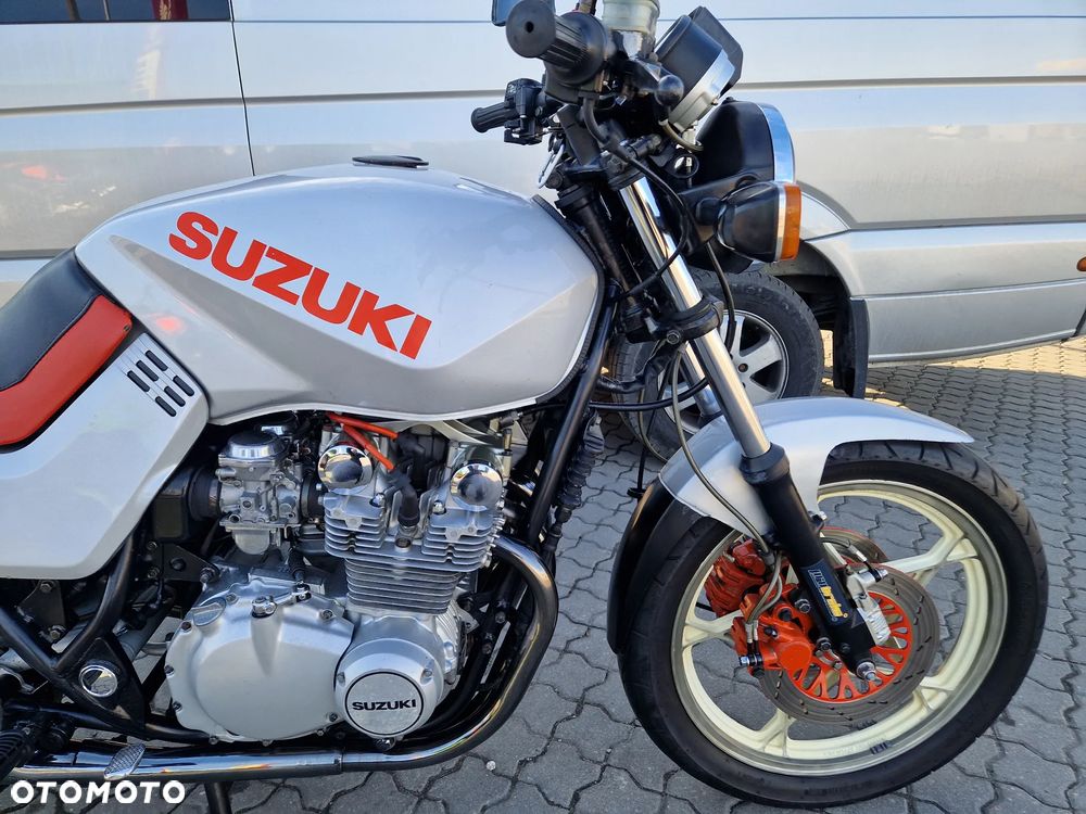 Suzuki GSX - 18
