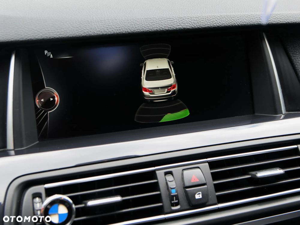BMW Seria 5 525d xDrive - 18