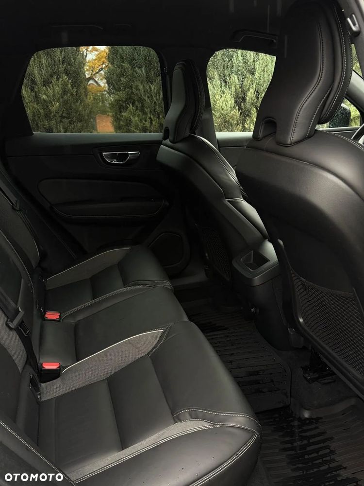 Volvo XC 60 B4 D AWD R-Design - 12