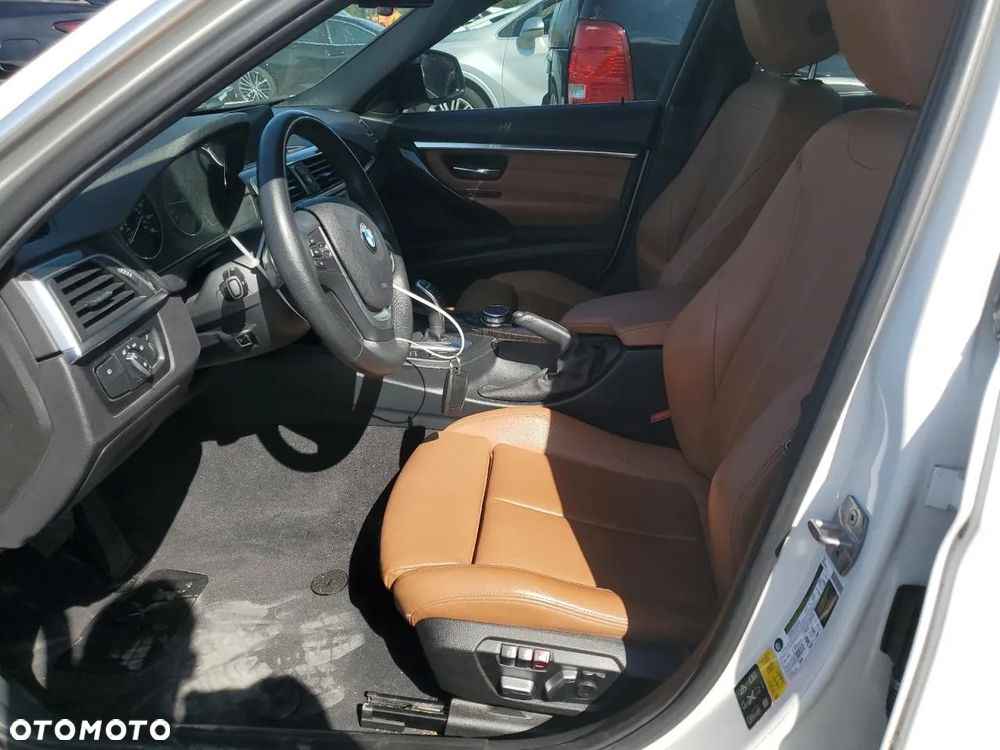 BMW Seria 3 330i xDrive Sport - 8
