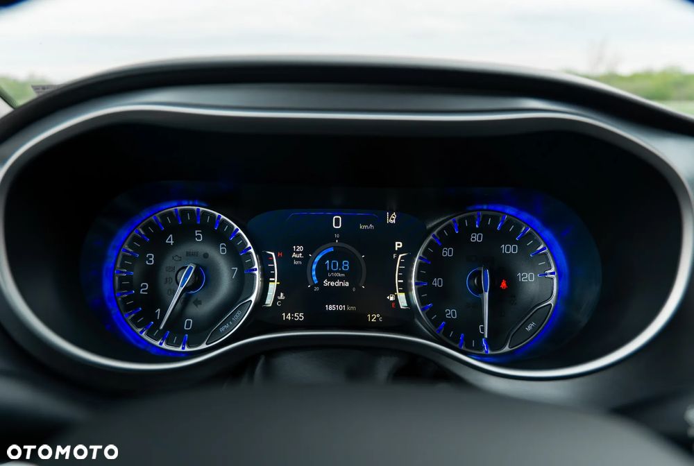 Chrysler Pacifica - 8