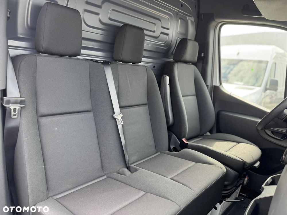 Mercedes-Benz Sprinter - 11