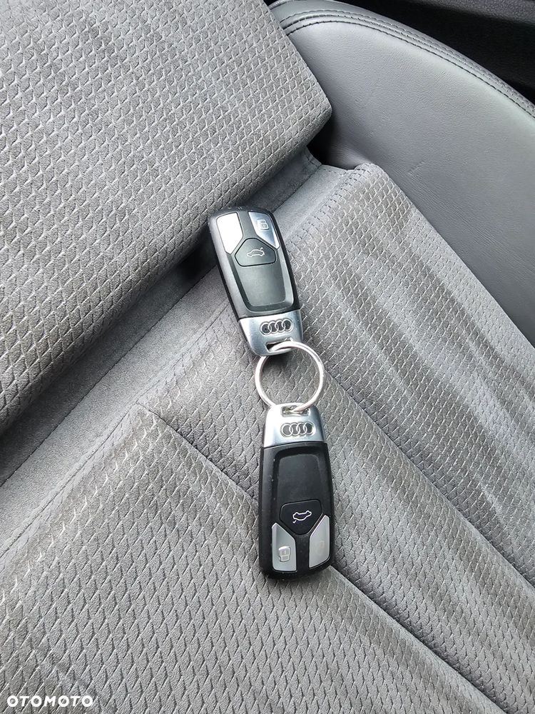 Audi A4 Avant 2.0 TDI DPF clean diesel S line Sportpaket - 19