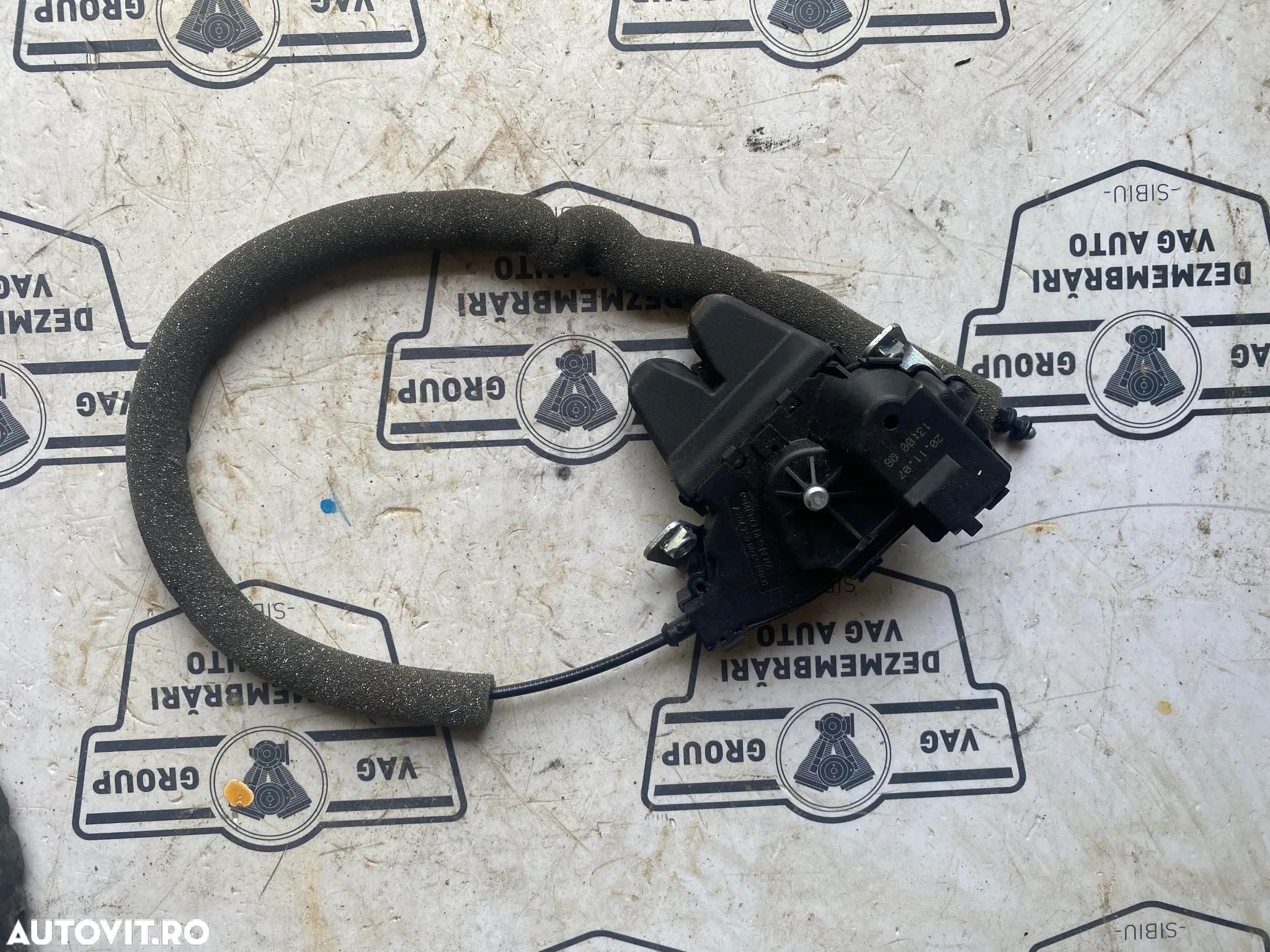 Broasca haion avand codul original A2047500085 , pentru Mercedes C-Class W204 - 1