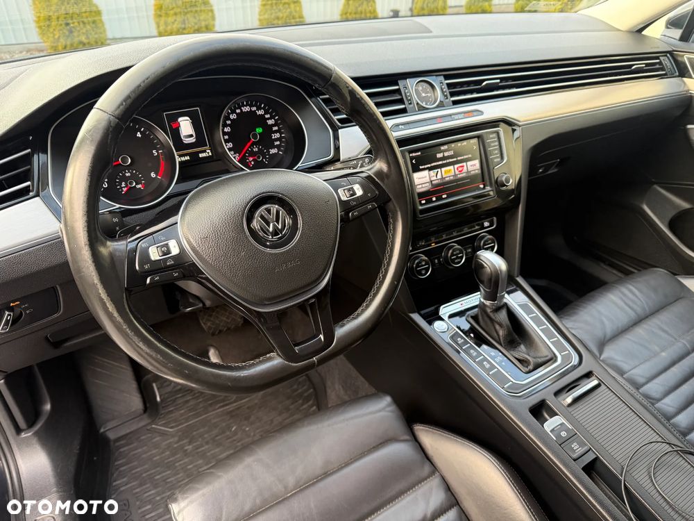 Volkswagen Passat Variant 2.0 TDI SCR DSG 4Motion Business - 18