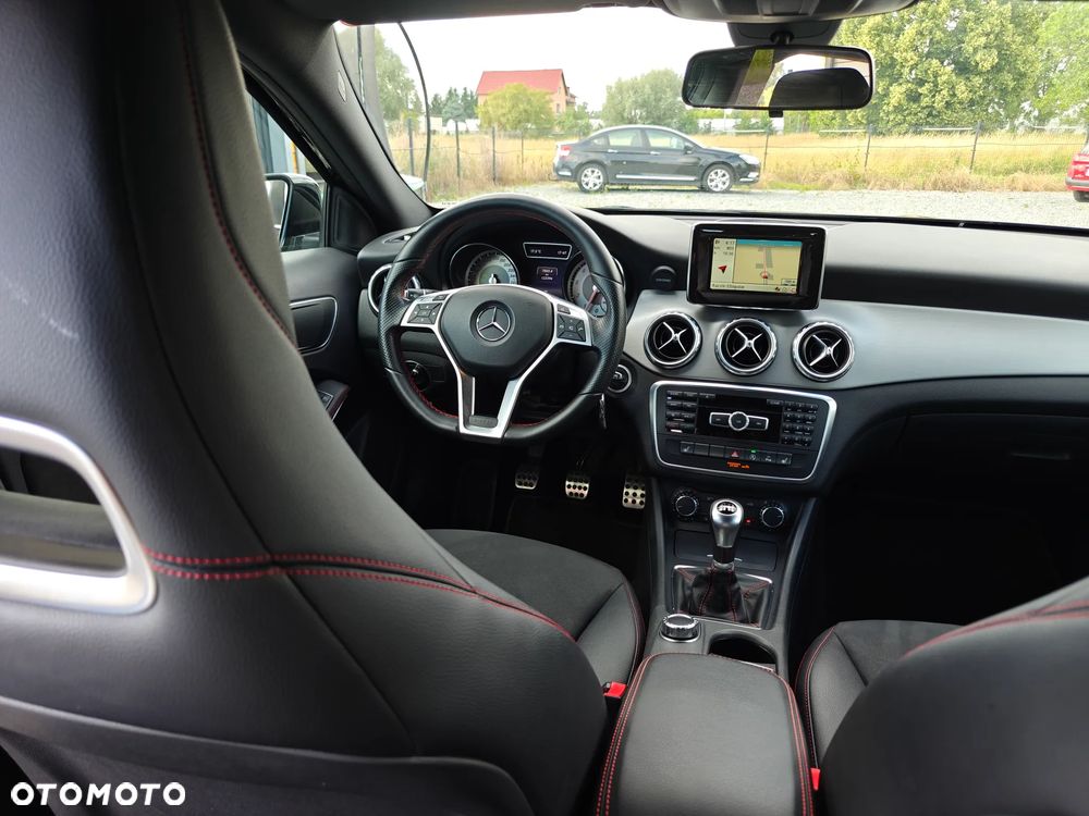 Mercedes-Benz GLA 200 AMG Line - 9