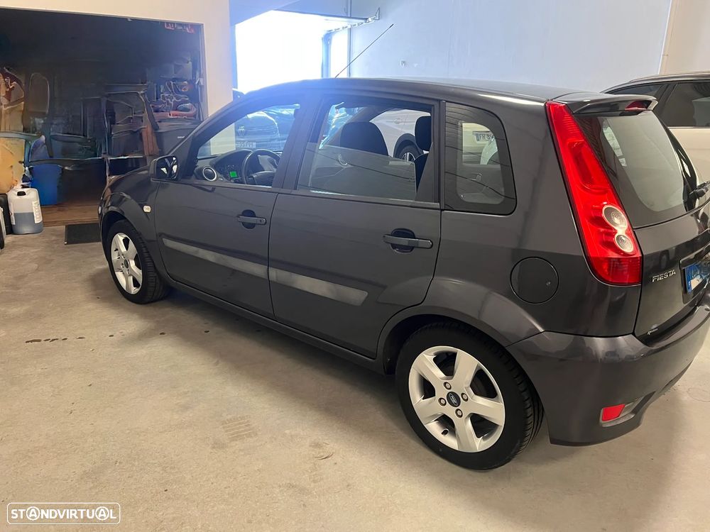 Ford Fiesta 1.25 Ghia - 12