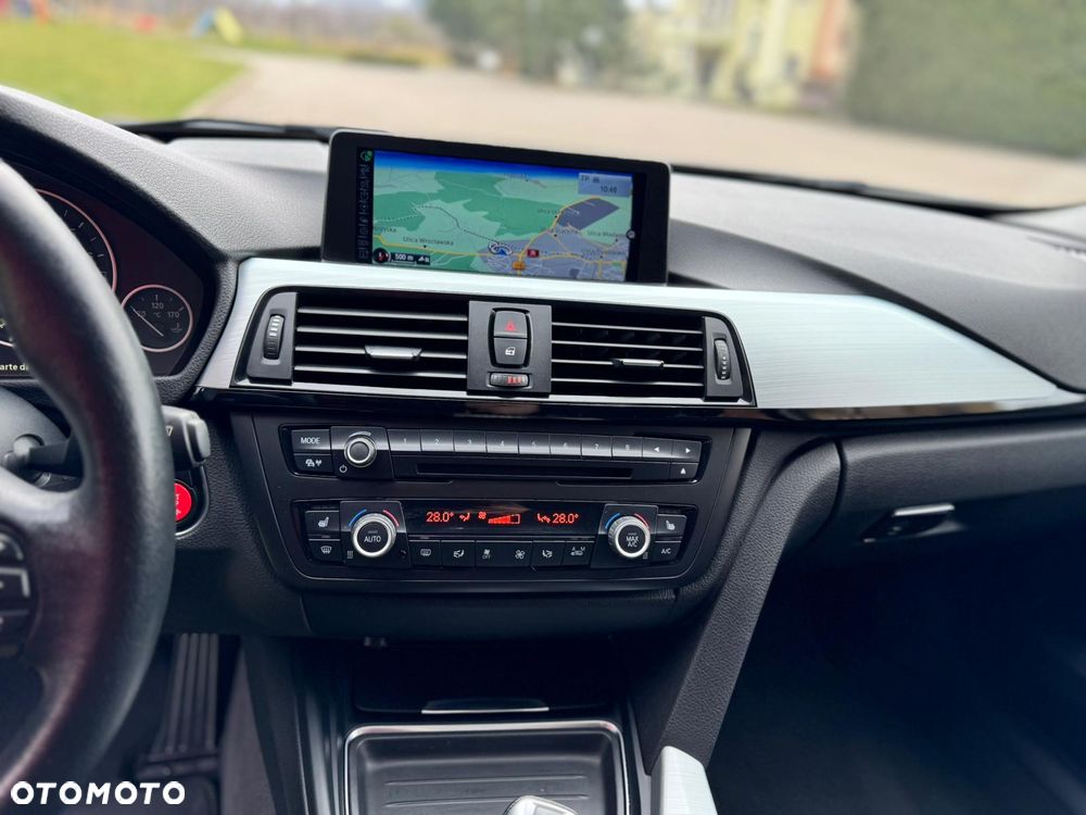 BMW Seria 3 320i Sport-Aut Sport Line - 13