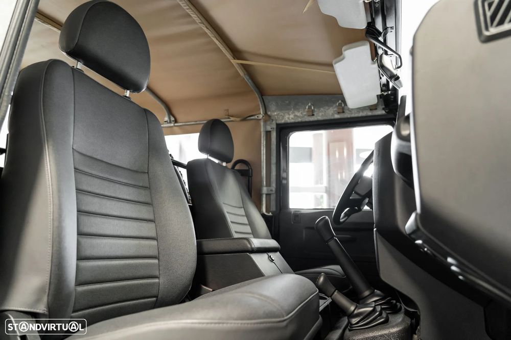 Land Rover Defender 90 SW 2.4 CRD S - 13