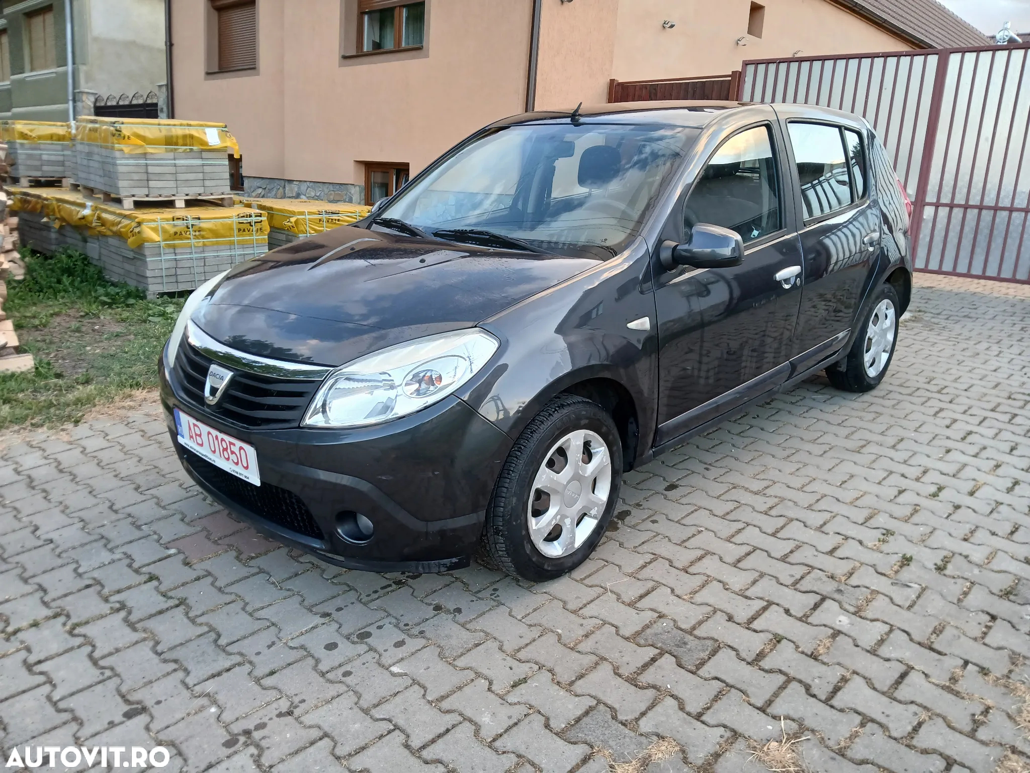 Dacia Sandero 1.2 16V 75 Laureate - 11