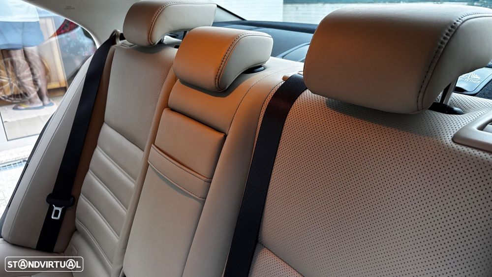 Lexus IS 300H Luxury - 38