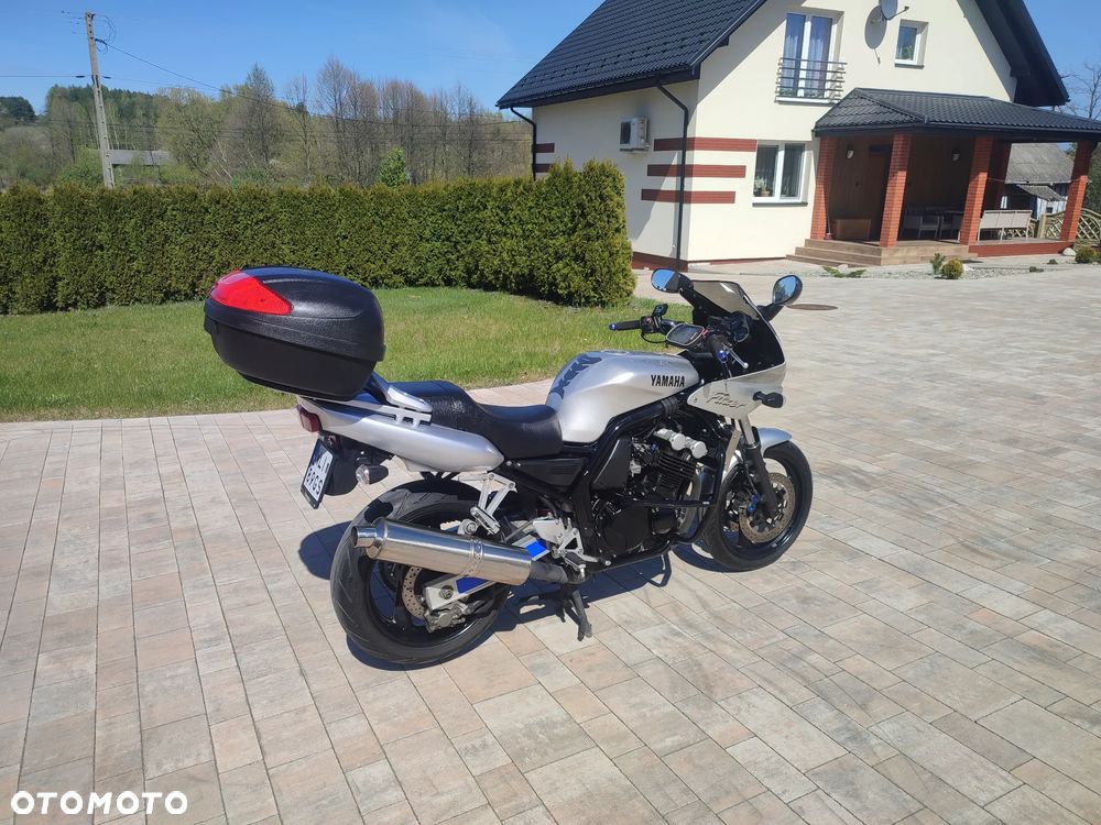 Yamaha FZS - 4