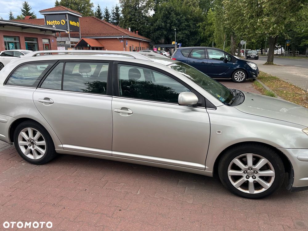 Toyota Avensis - 2