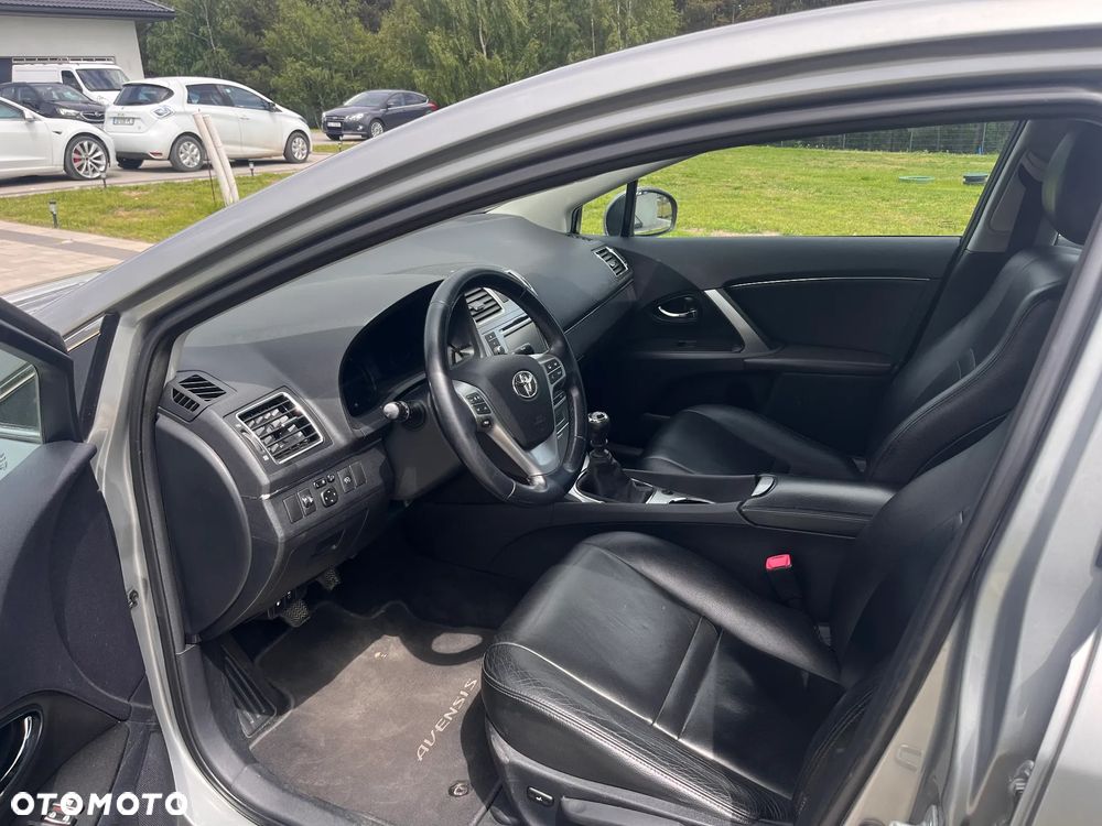 Toyota Avensis 1.6 Premium - 10