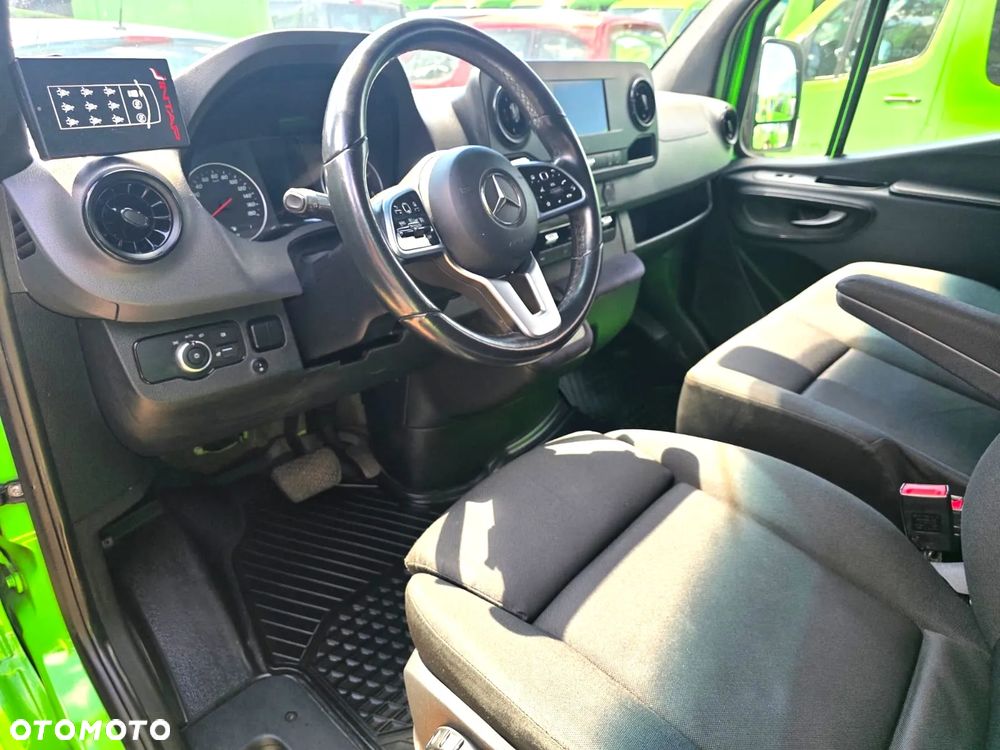 Mercedes-Benz Sprinter - 9