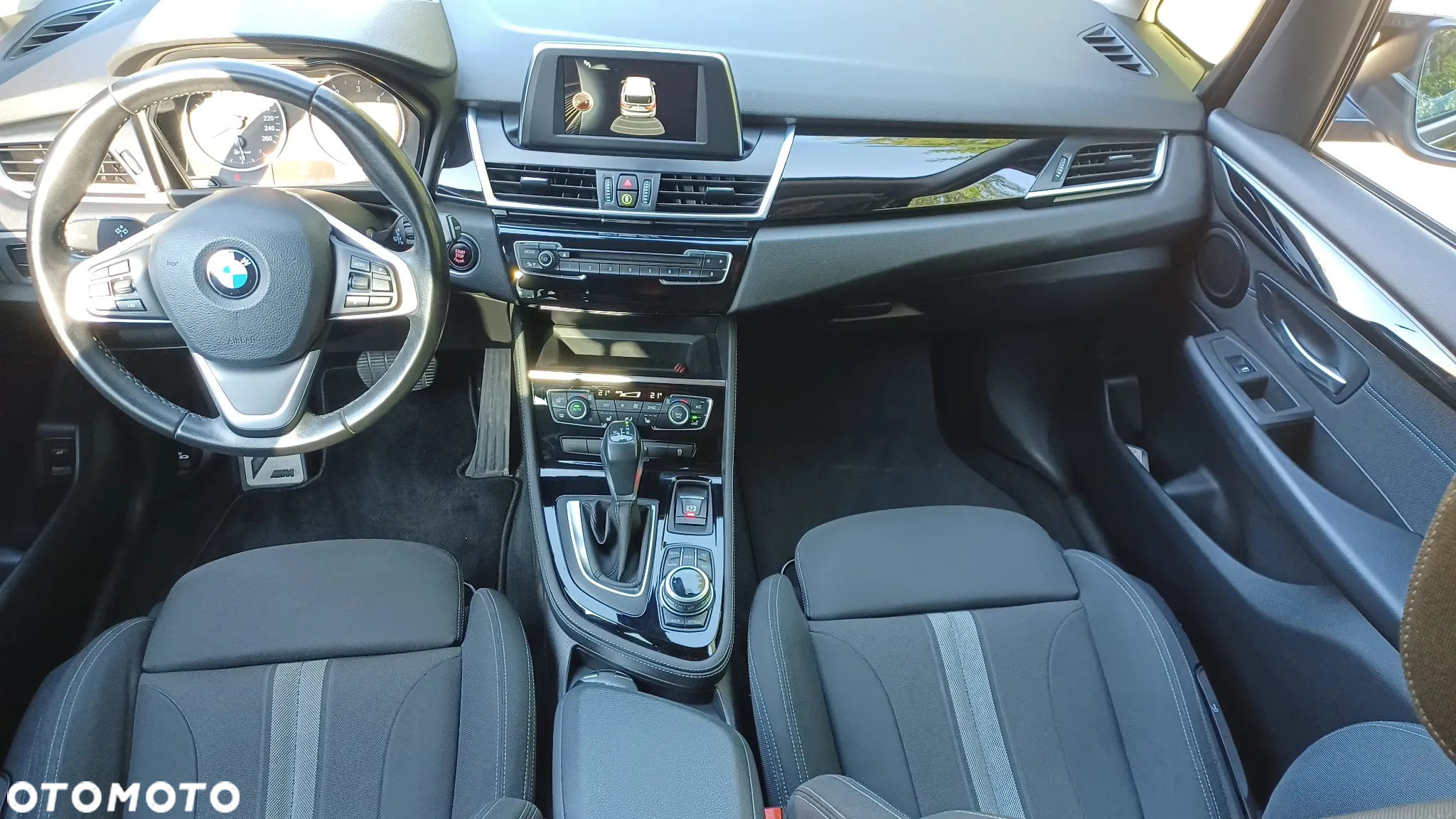 BMW Seria 2 218d - 9