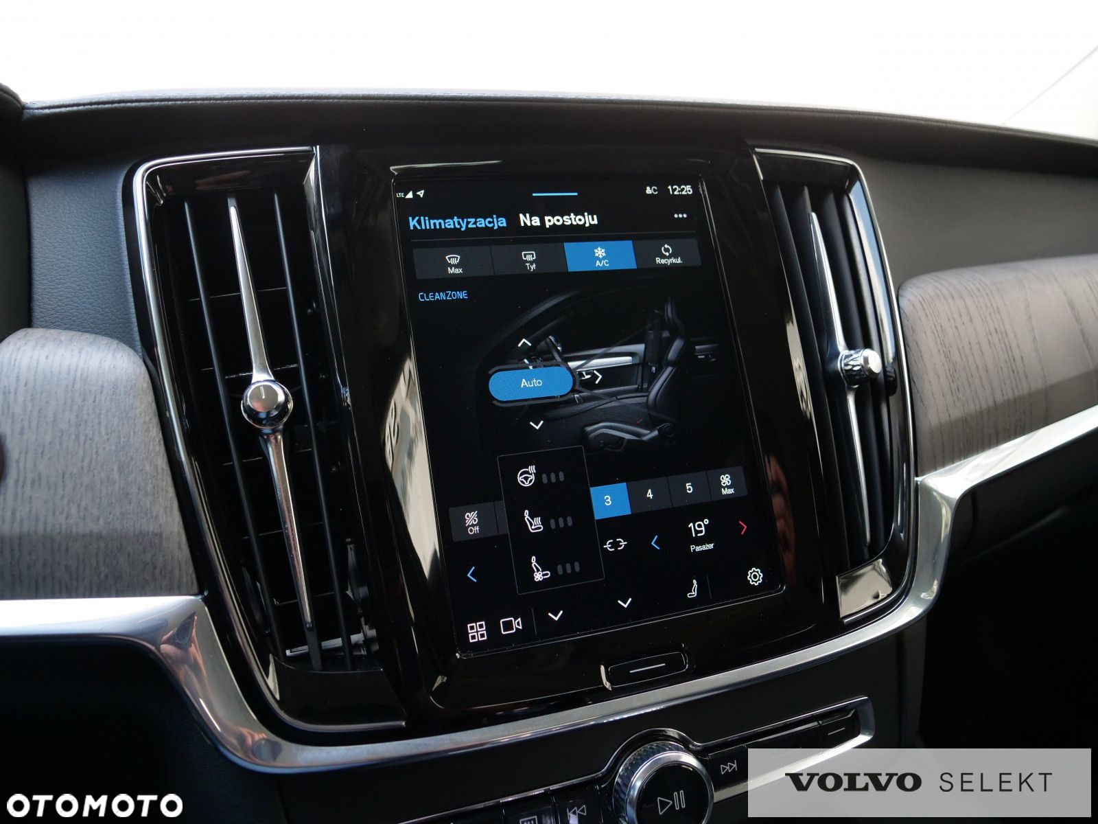 Volvo V90 Cross Country - 30