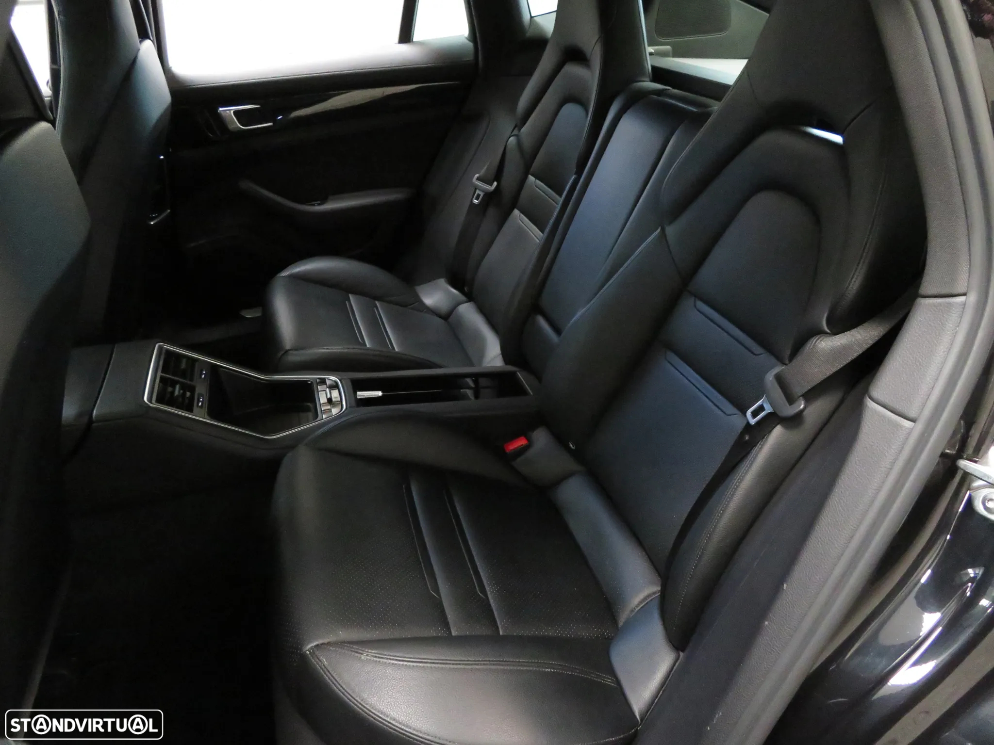 Porsche Panamera 4 E-Hybrid - 26