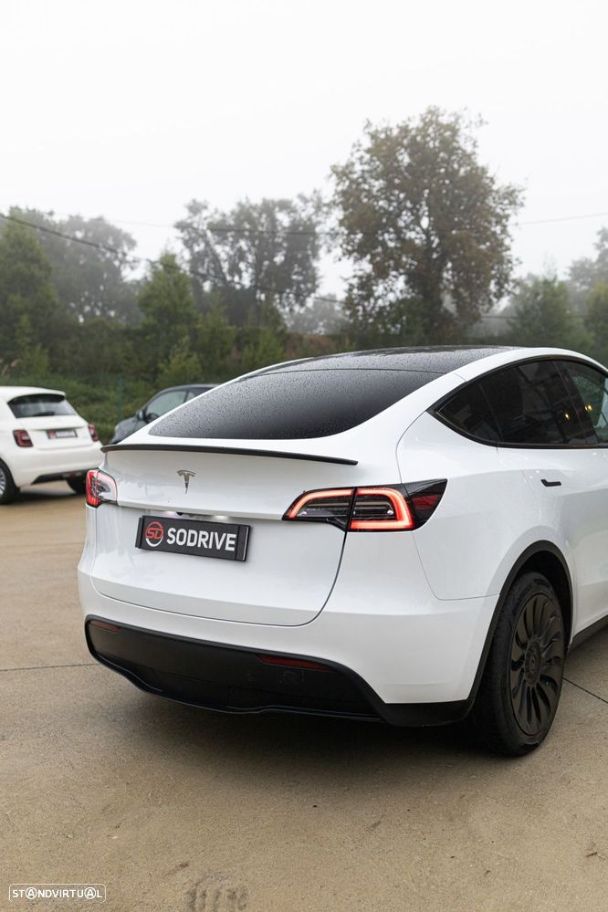 Tesla Model Y Standard RWD - 17